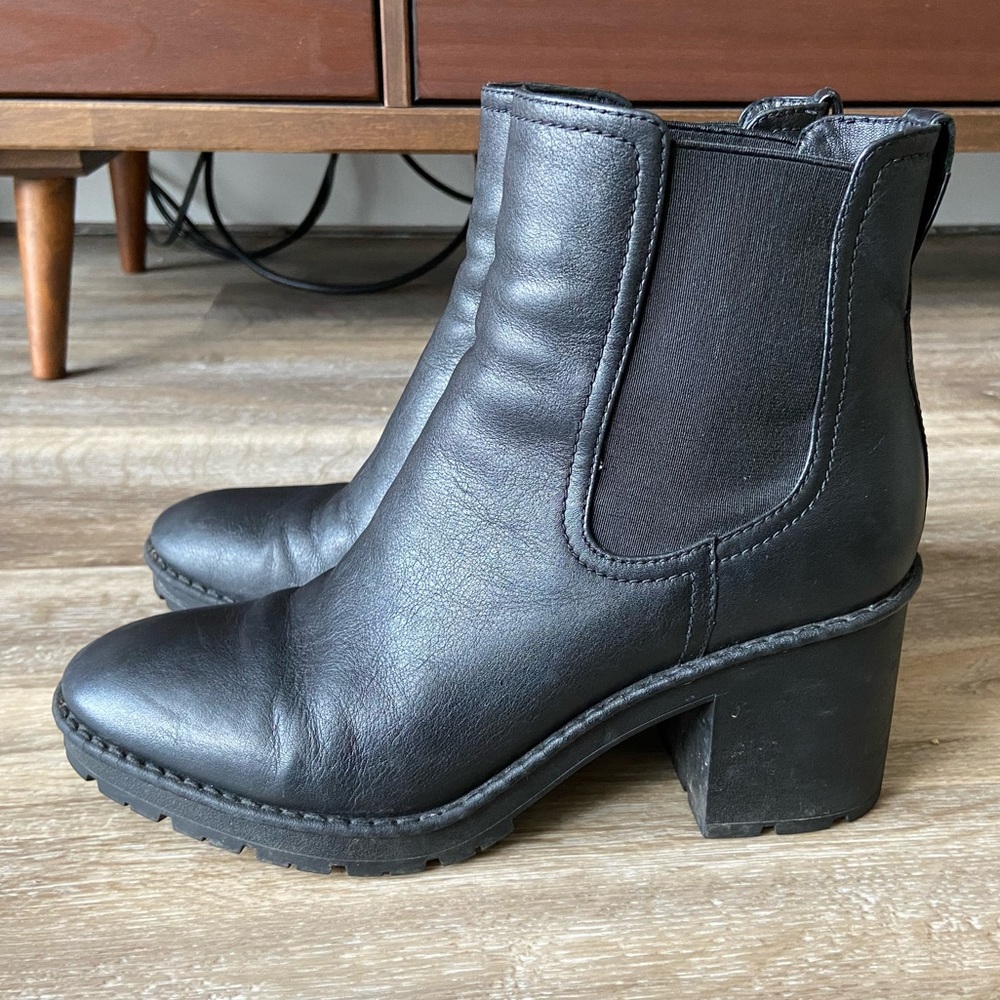Vince Henderson Black Chunky Heel Chelsea Boots Size US 10 / EU 40